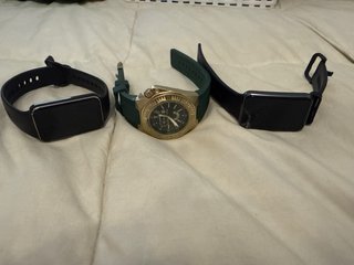 2 Smartwatches + 1 Reloj Calgary Dorado