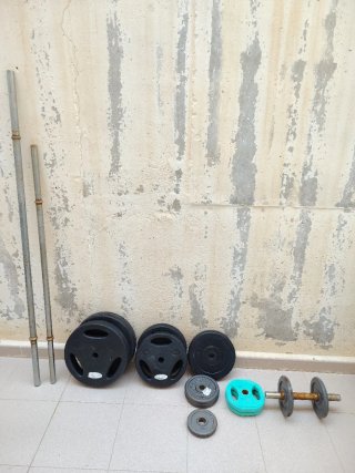 Banco de musculación y pesas