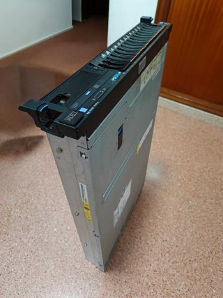 NAS IBM M4 x3650. 14 dischi 12Tb. 64GB RAM e 2CPU