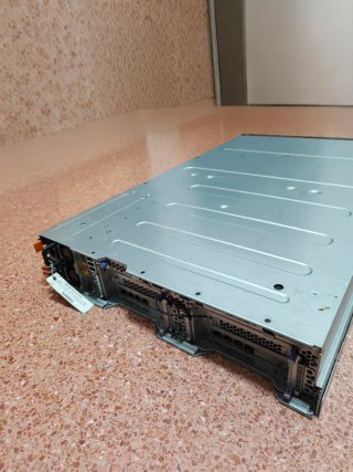 NAS IBM M4 x3650. 14 dischi 12Tb. 64GB RAM e 2CPU