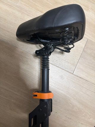 Sillín de bicicleta, patinete negro