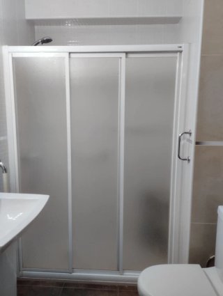 Alquiler de piso por habitaciones individuales.