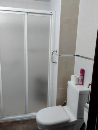 Alquiler de piso por habitaciones individuales.