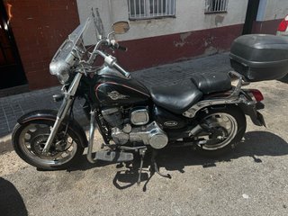 Moto Cruiser Daelim Negra y Plateada