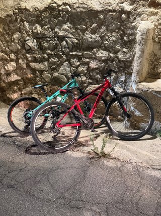 Bicicleta de montaña roja
