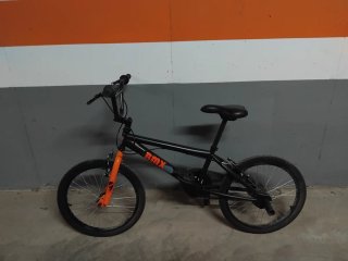 Bicicleta BMX Negra y Naranja