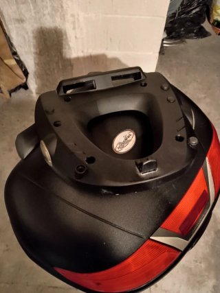 Baúl Cofre Kappa 46L Negro/Rojo
