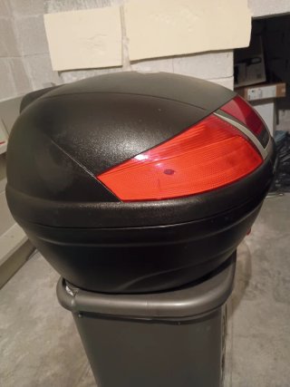 Baúl Cofre Kappa 46L Negro/Rojo