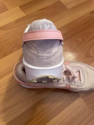 Zapatillas Nike Mujer Beige y Rosa