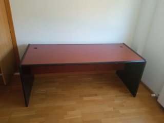 Escritorio de madera maciza marrón y negro