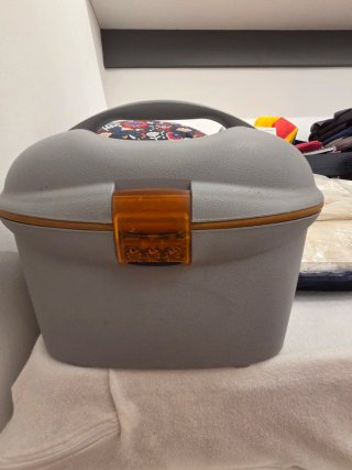 Neceser Samsonite Gris con Detalles Multicolor