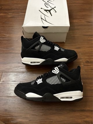 Jordan 4 Negro Blanco