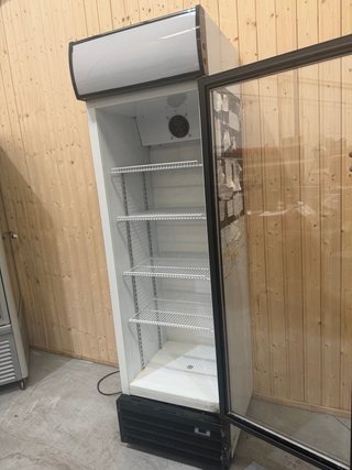 Vitrina expositora refrigerada para bebidas