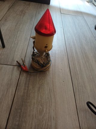 Luz de emergencia roja con pinzas