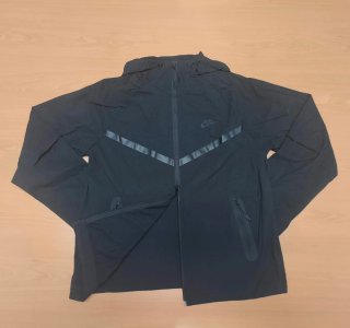 Chaqueta Nike tech Woven Negra corta vientos