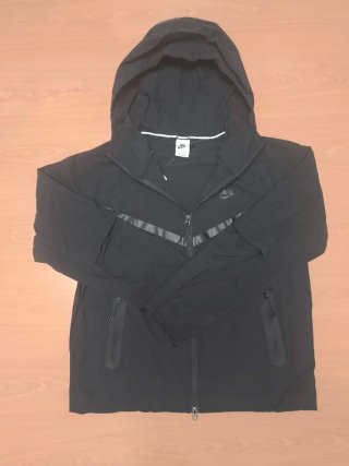 Chaqueta Nike tech Woven Negra corta vientos