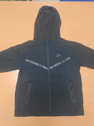 Chaqueta Nike tech Woven Negra corta vientos