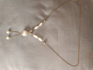 Colgante perlas y cadena dorada