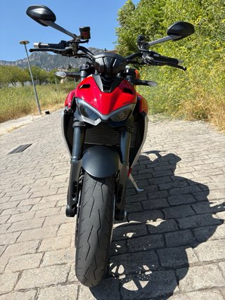 Ducati Streetfighter V2 2024
