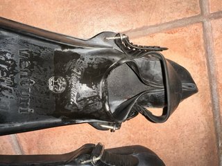 Dos pares de Aletas de buceo