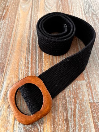 Cinturón negro tela hebilla madera