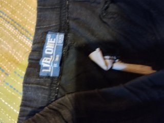 Pantaloncini da mare colorati e costume