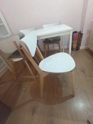 Mesa y 4 Sillas Comedor