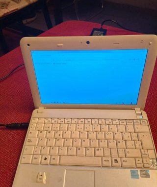 Portatile Notebook Linux Bianco e Verde