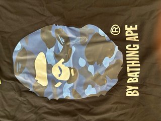 T-shirt BAPE Nera con Camo Blu