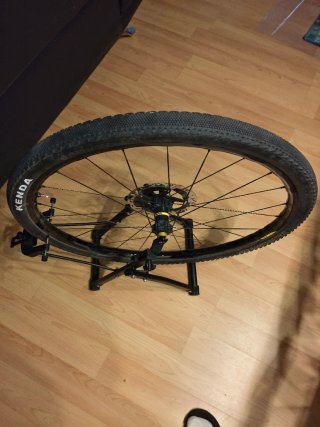 Centrador de ruedas para bicicleta
