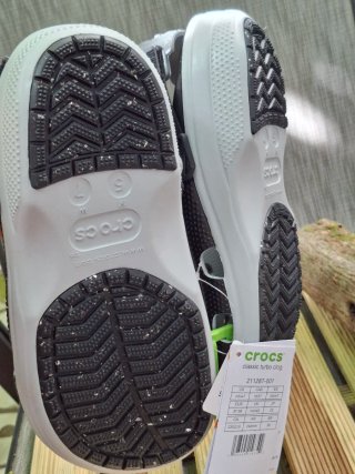 Zapatillas Crocs fuertes