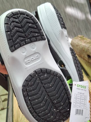 Zapatillas Crocs fuertes