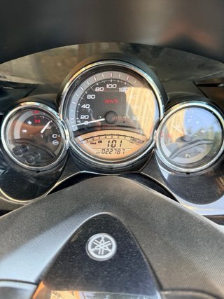 Yamaha T Max II Gris Akrapovic