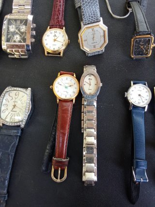 Vendo pack de reloj antiguo y correas  auténticas