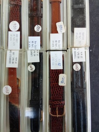 Vendo pack de reloj antiguo y correas  auténticas