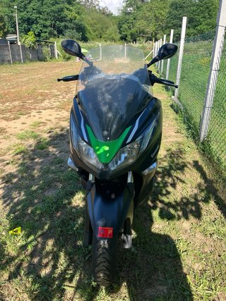Kawasaki Maxi Scooter Negro/Verde