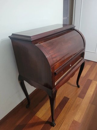 Escritorio de caoba antiguo