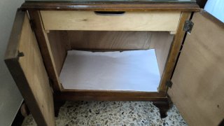 Comodini in legno e vetro
