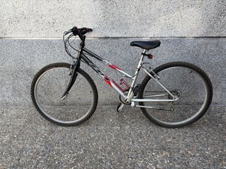 Bici BH Supra 200 con sillín de gel y luz trasera