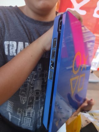 PS4 Edición Especial Azul y DOS JUEGOS