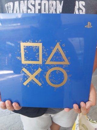 PS4 Edición Especial Azul y DOS JUEGOS