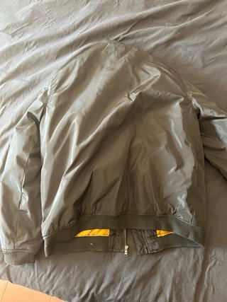 Chaqueta bomber XL negra con forro amarillo