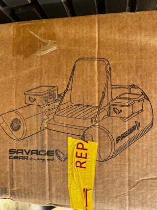 Pato de pesca Savage Gear Belly boat Pro motor