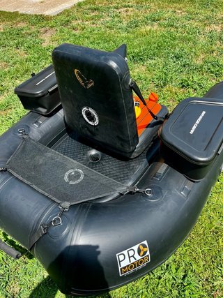 Pato de pesca Savage Gear Belly boat Pro motor
