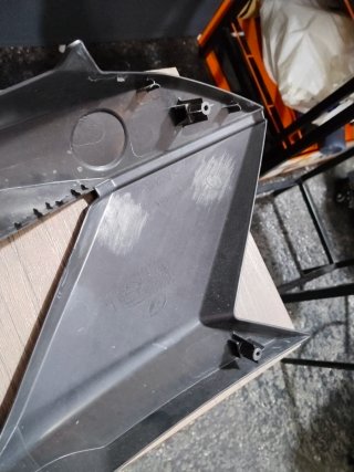 Lateral Izquierdo Yamaha YS 125 Negro