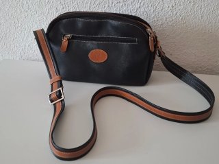 Bolso El Potro negro y marrón cuero.