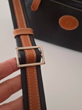 Bolso El Potro negro y marrón cuero.