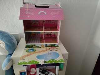 Casa de juguete rosa