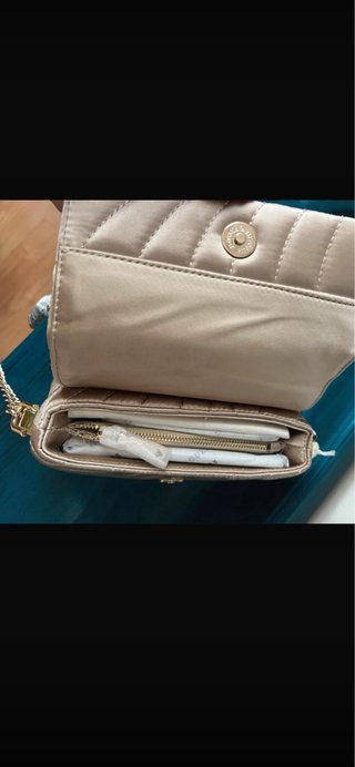 Bolso Guess dorado y plateado