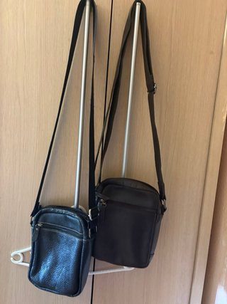 Confezione da 2 borse a tracolla da uomo in pelle